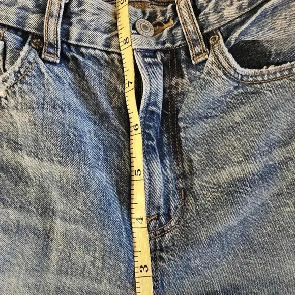 American Eagle Distressed Jeans - Relaxed Fit - Picture 5 of 8